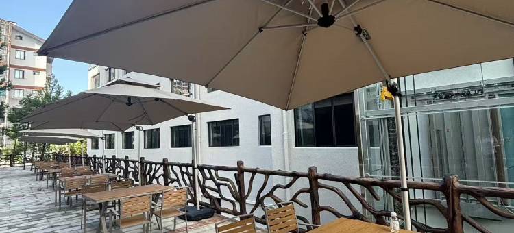 铂骊夏日酒店图片