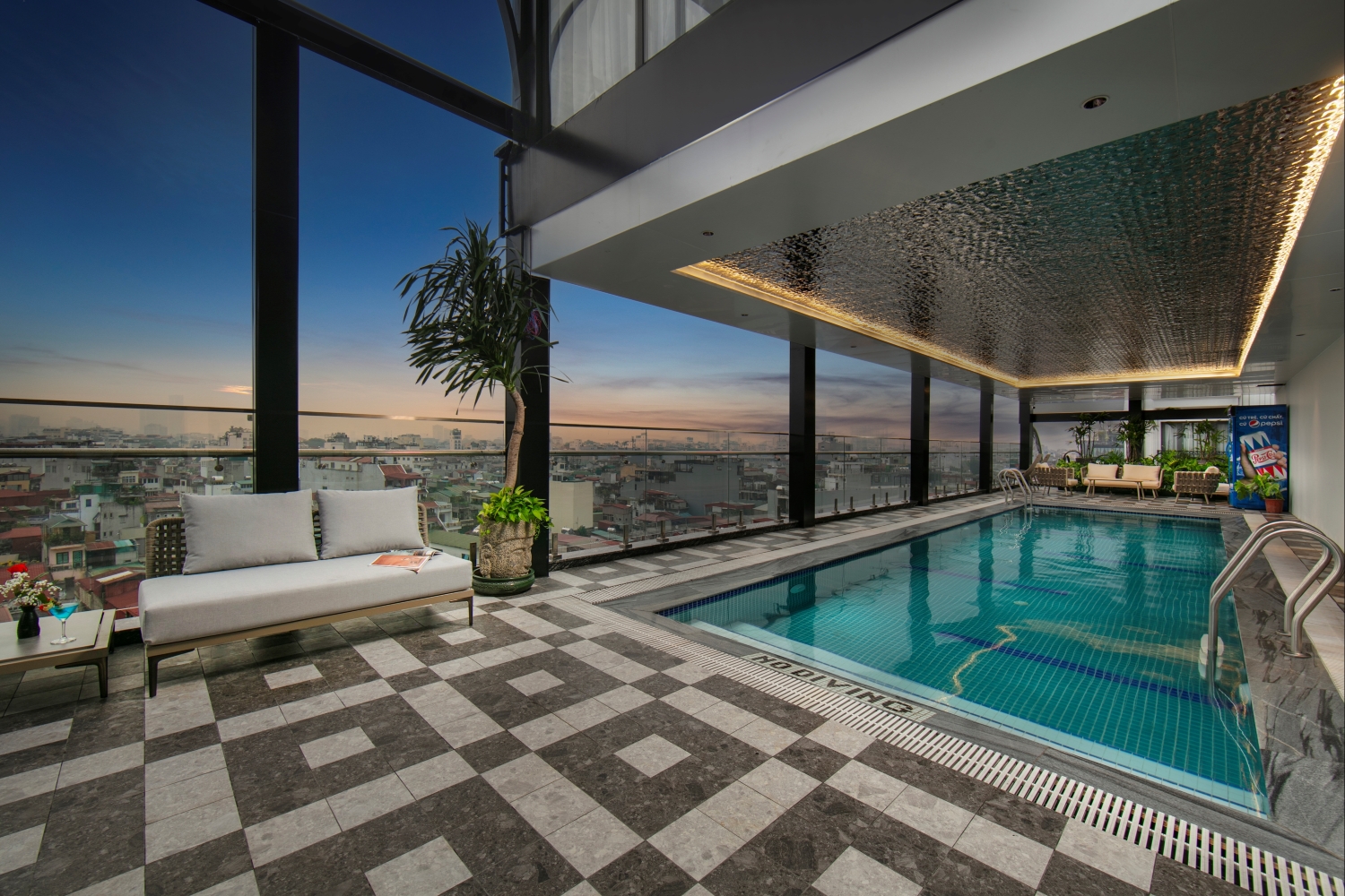 MAY DE VILLE Lakeside Hotel Hotel Overview