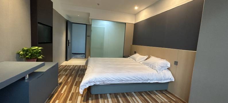 叶子青年民宿(华盛大运城店)图片