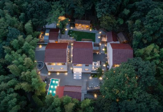 Rest Villa Hotel Overview