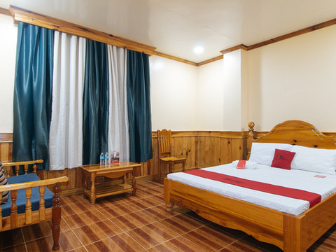 红多兹酒店@萨加达日出景观家庭旅馆