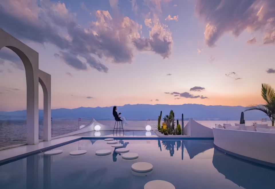  Hotel Overview