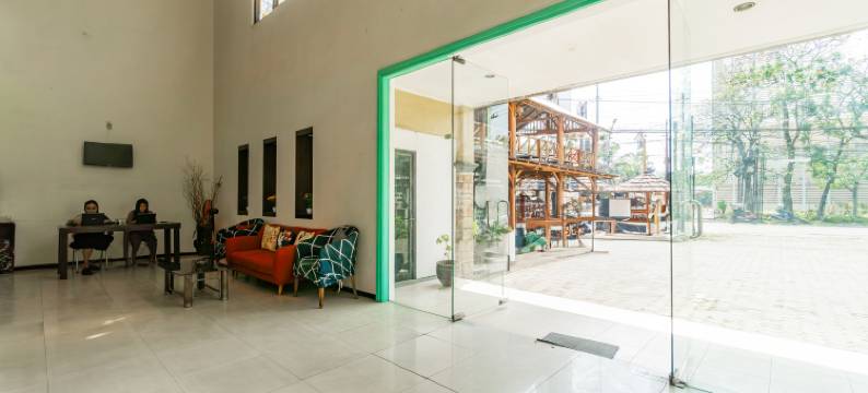 O阿尔乔萨里酒店-近阿拉亚广场-原努格拉哈酒店(Hotel O Arjosari Near Plaza Araya Formerly Hotel Nugraha)图片