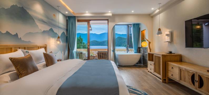 泸沽湖湖畔之梦·半山湖景美宿图片