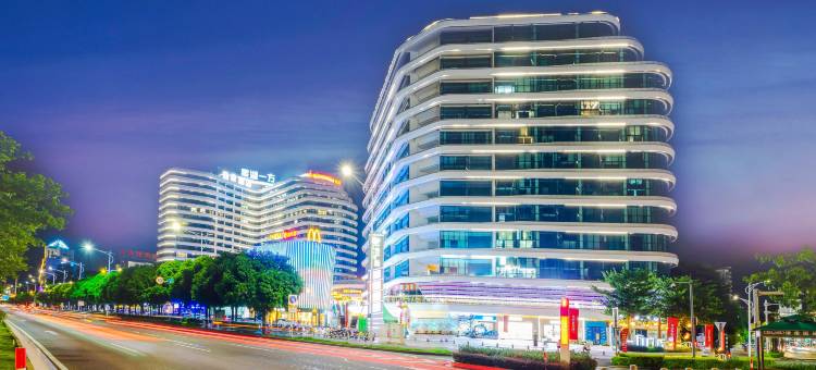 肇庆·富米FullmeCinemaBathtub设计酒店(七星岩东门广场店)图片