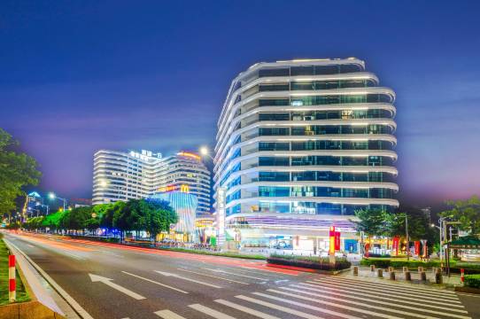 肇庆·富米FullmeCinemaBathtub设计酒店(七星岩东门广场店)