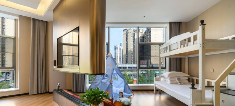 阑珊居假日酒店(遂宁体育中心万达广场店)图片