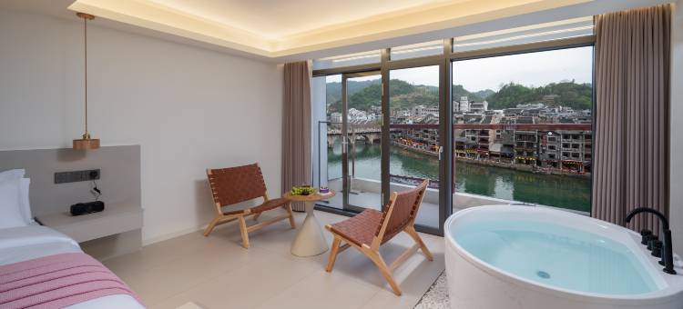 NANBEI楠北·设计师美学民宿(镇远古城新大桥店)图片