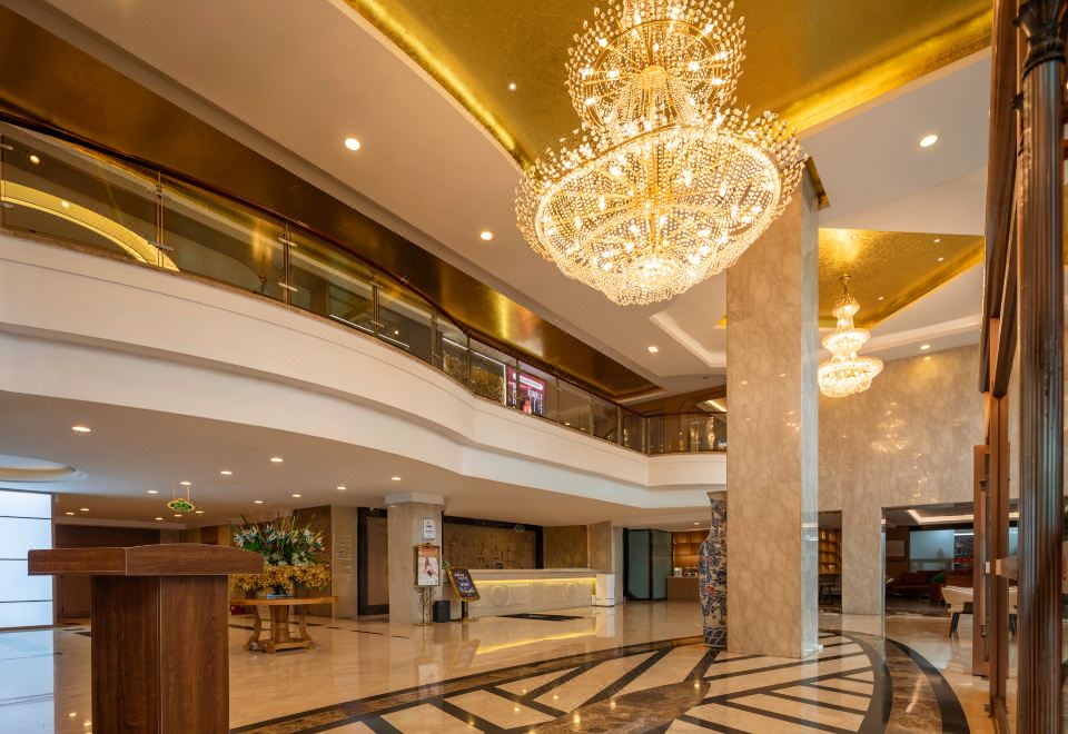 Vienna Hotel (Xiaoyi Wanda Plaza Municipal Government Branch) Hotel Overview