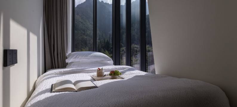 张家界五韵观山悦设计师民宿(天门山索道店)图片