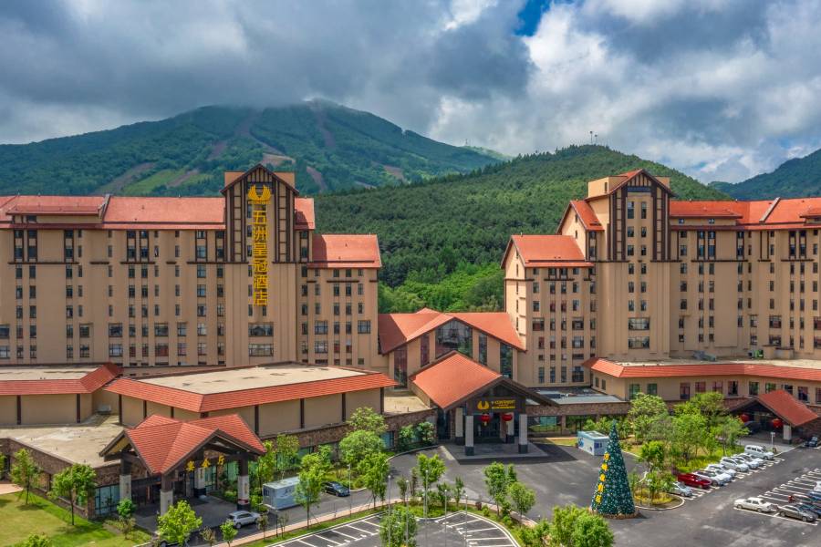 通化萬峯五洲皇冠酒店