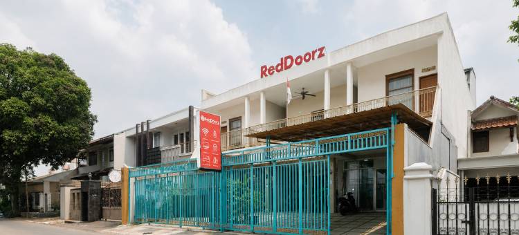 红多兹酒店-近西皮昂英达购物中心(RedDoorz Near Cipinang Indah Mall)图片