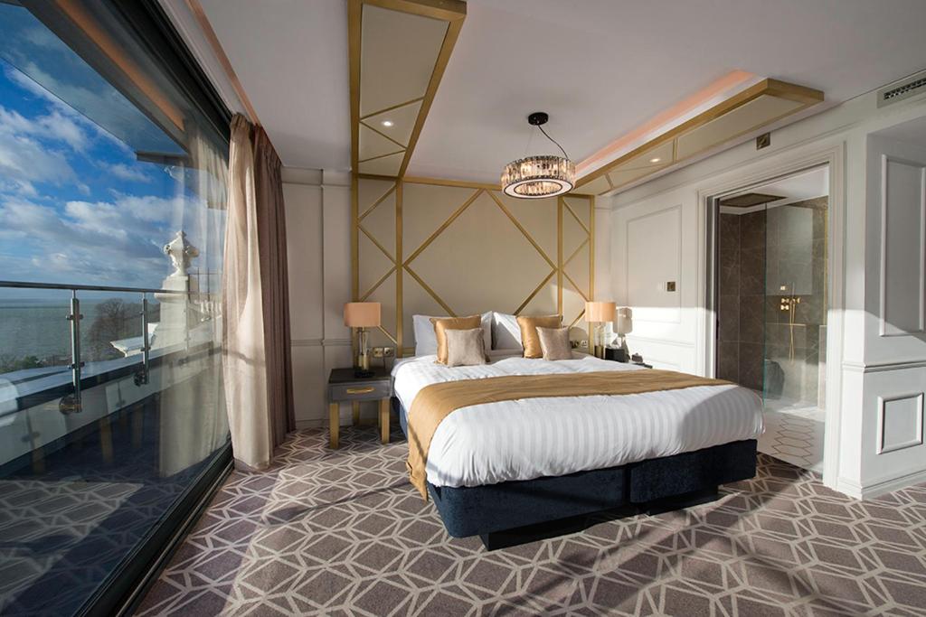 Seven Hotel Over view