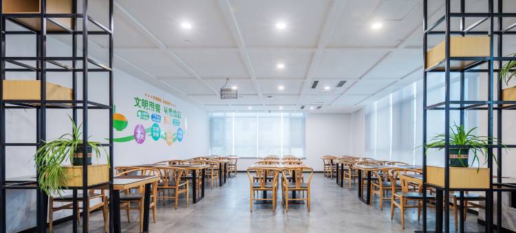 艺龙万国酒店(青岛胶东国际机场店)图片
