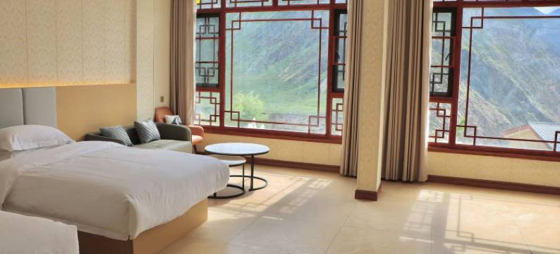 察隅工布云边酒店图片