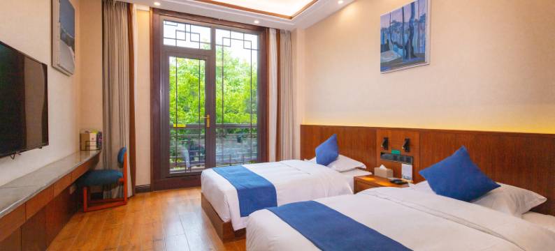 弥勒喜乐院酒店(湖泉水乡旅游度假区店)图片