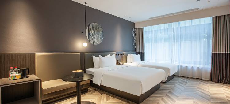 雷神电竞酒店(武汉东湖欢乐谷店)图片