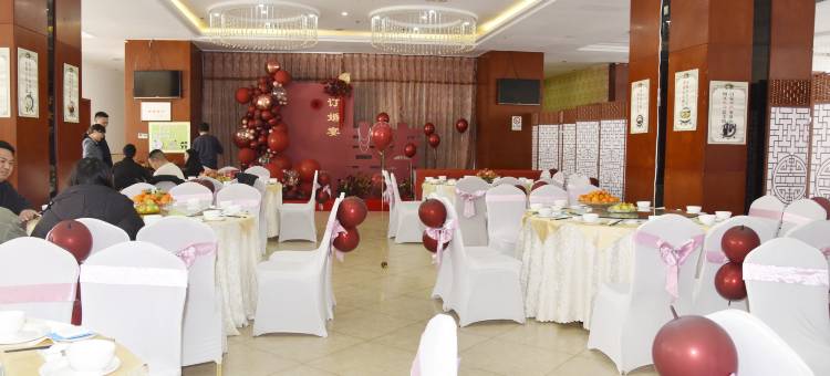 镇康啰细瑟国际大酒店图片