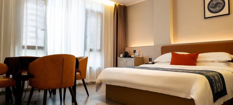 九天嘉尔酒店(凤凰古城游客中心店)图片