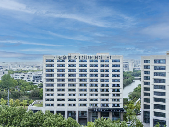 上海大学上大路亚朵酒店