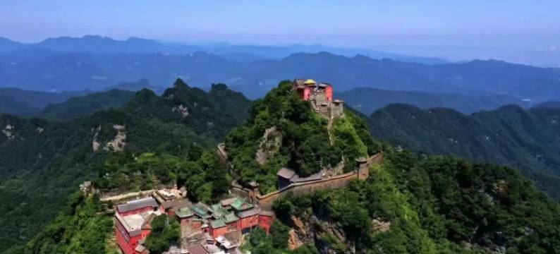 武当山金顶天云楼图片