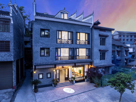 青绿·一梦悠然Comfortable休闲度假美宿(凤凰古城云桥店)