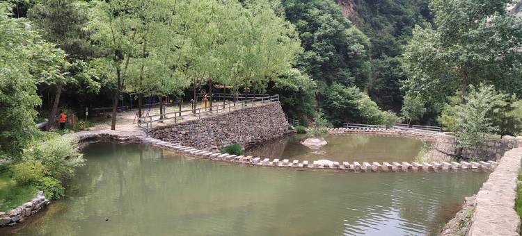 五岳寨雨山前民宿图片