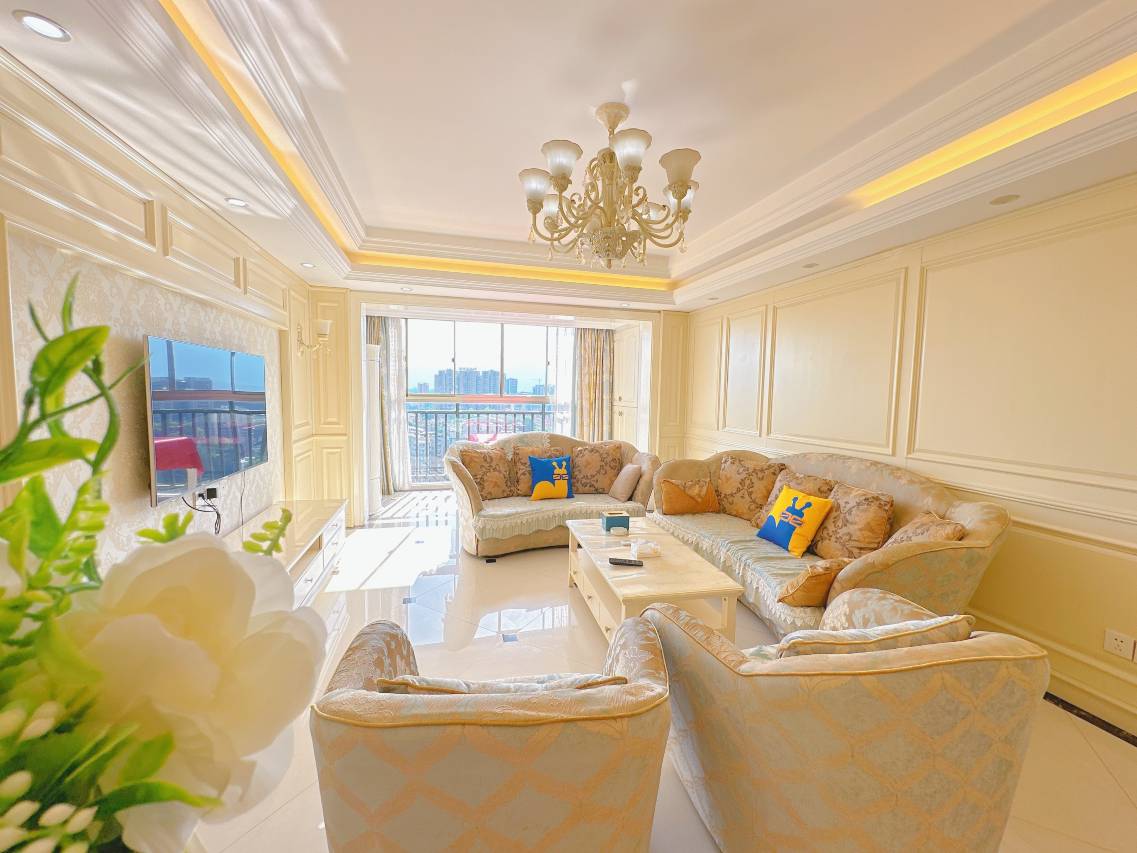 华人易居民宿(三立时代店)