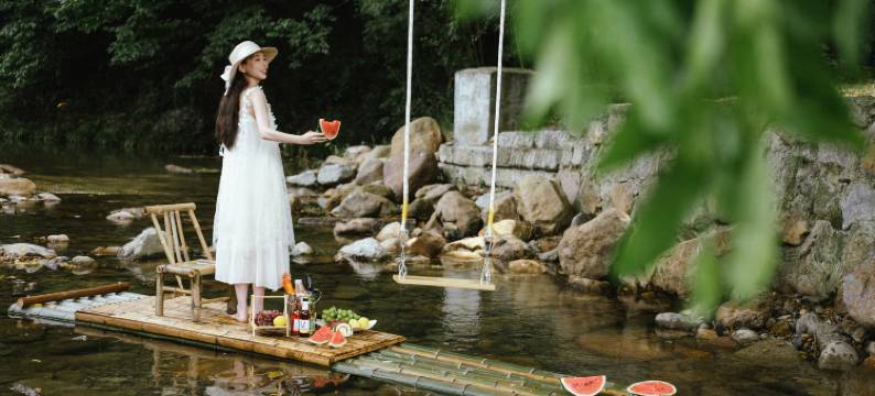 安吉·听溪·Tingxee溯溪秋千纯白风私汤度假美宿图片