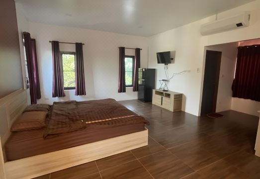 7Zee View Hotel Overview