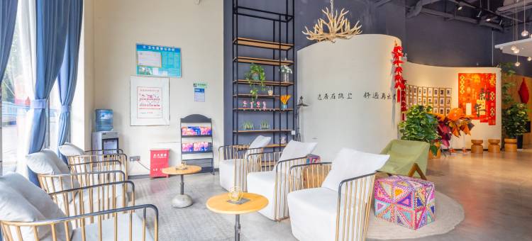 尖峰·烁电竞酒店(贵阳火车站沙冲路地铁站店)图片