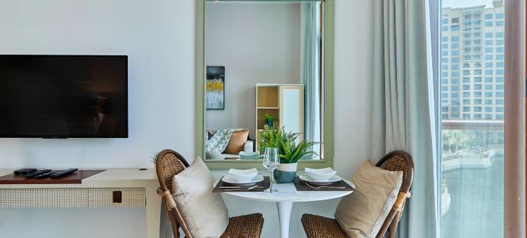 bnbme | 棕榈岛时尚单间公寓，带阳台，可欣赏海景(bnbme | Chic Studio in Palm w/ Balcony & Sea Views)图片