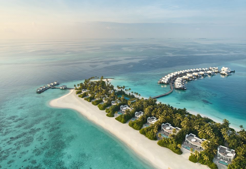 Jumeirah Olhahali Island Maldives Hotel Overview
