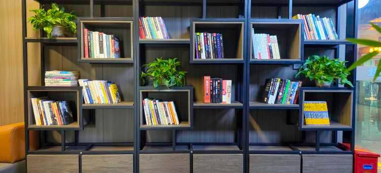 见山旅社(成都东站西广场店)图片