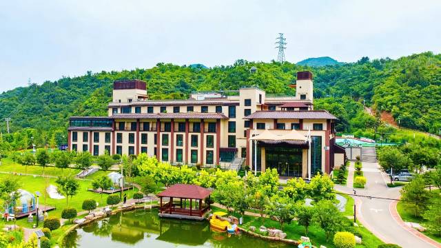 Beijing Baihewan Zhaolin Grand Hotel