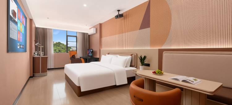 铂悦水晶酒店(余干琵琶湖景区米兰街店)图片