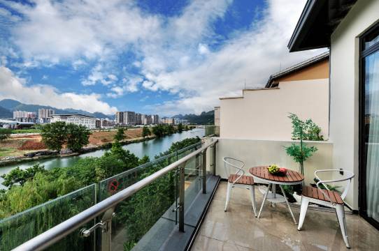 云溪江畔・江景臻享・智能影音亲子休闲美宿 (荔波古镇店)图片