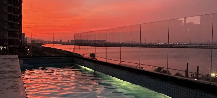 汀风湖景泳池度假美宿(白藤头海鲜市场店)图片