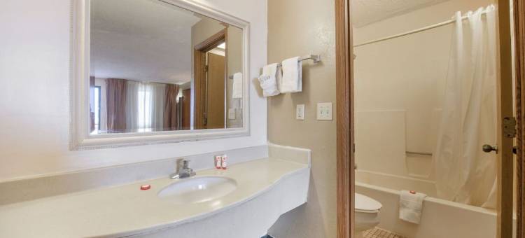 OYO塔尔萨北谢里登路机场酒店(OYO Hotel Tulsa N Sheridan Rd & Airport)图片