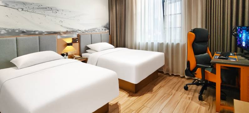 本色电竞酒店(荆门民主历史文化街洪源建材店)图片