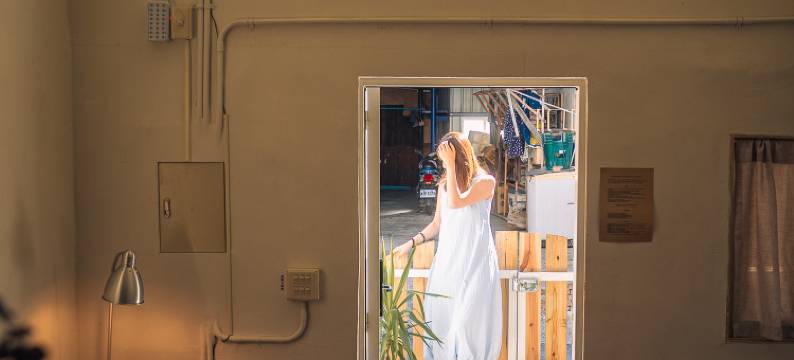 被风吹的人背包客民宿图片