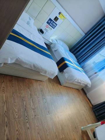 镇坪紫豪商务宾馆