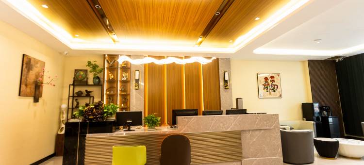 和静龙瑞豪廷酒店(新客运站店)图片