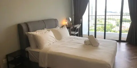 3BR Seaview Water Purify Sunrise Balcony 4QueenBed