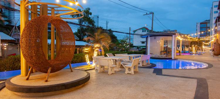 黄金中天海滩酒店(Golden Jomtien Beach Hotel)图片