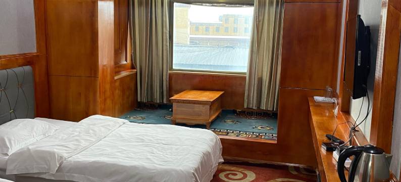 白云宾馆(格萨尔东街店)图片