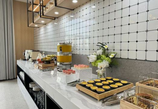 Country Inn & Suites By Radisson Leizhou Xihu Wuheng Road Store Hotel Overview