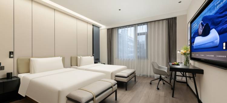 济南大明湖泉城路亚朵酒店图片