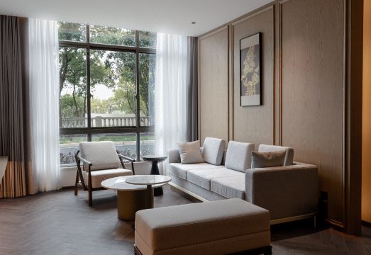 Jianguo Palace Hotel ChangshuHotel Overview