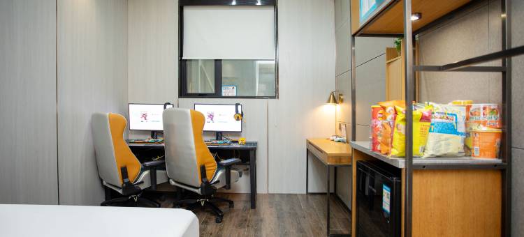 网鱼电竞酒店(上海长寿路武宁路地铁站店)图片